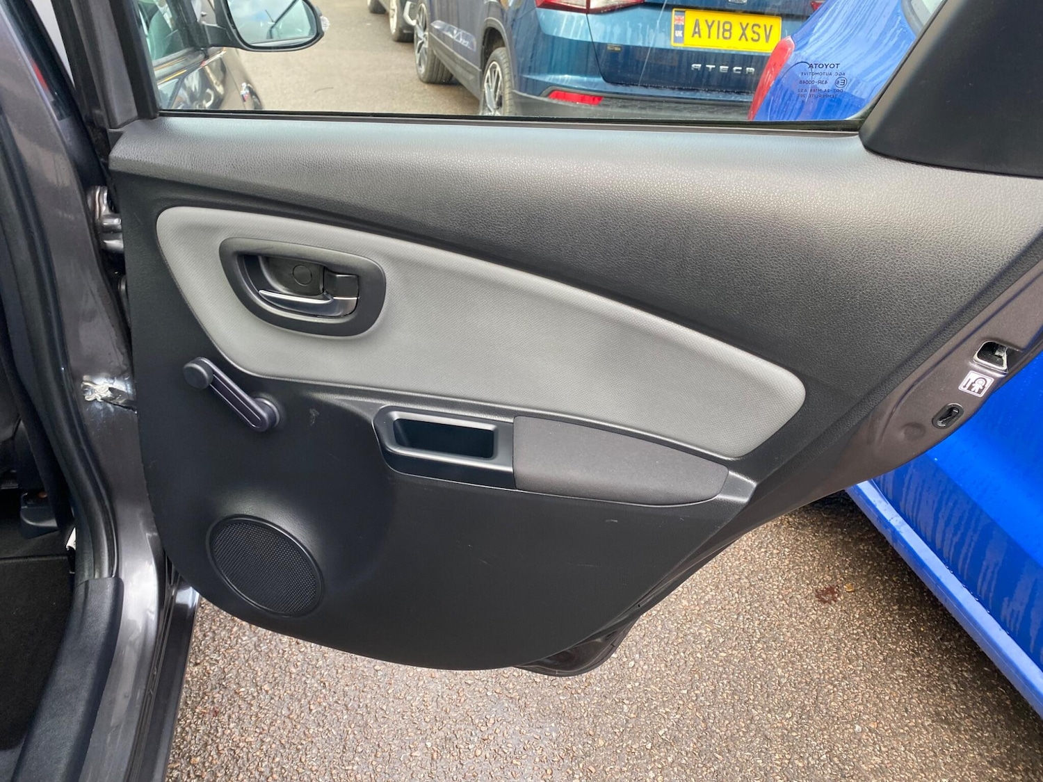 Used Toyota Yaris 2014 for sale - 77376979: Photo 28