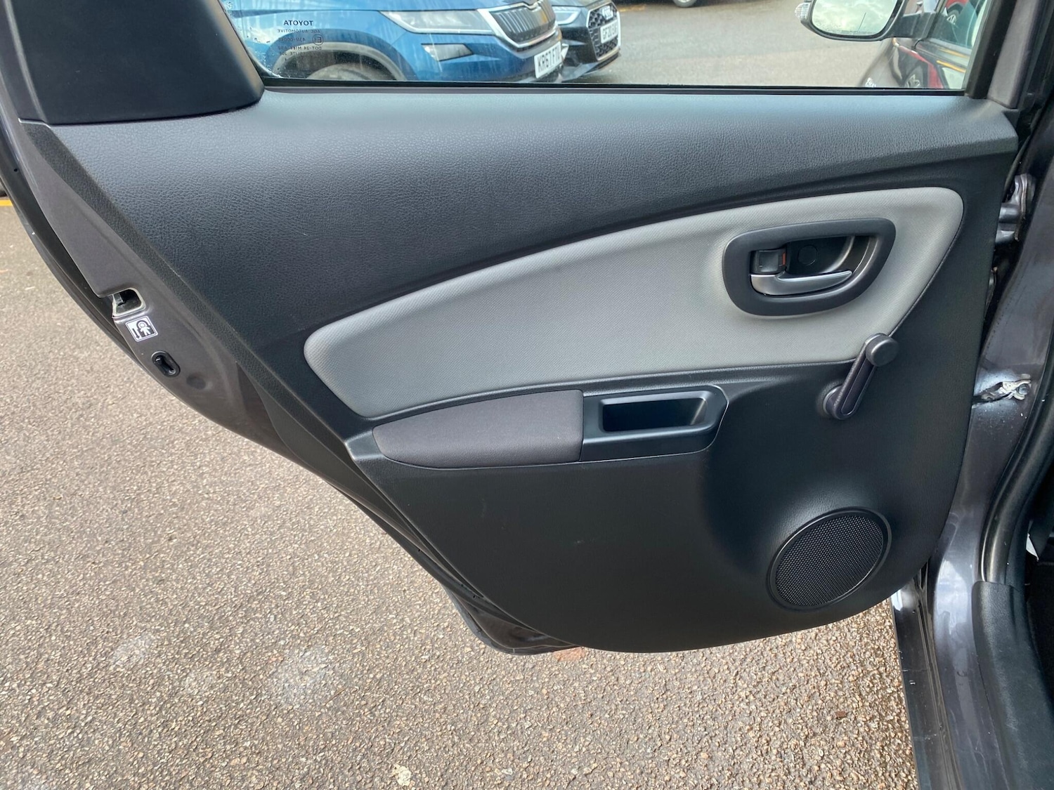 Used Toyota Yaris 2014 for sale - 77376979: Photo 30