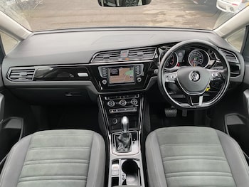 Used Volkswagen Touran 2016 for sale - 76936424: Photo