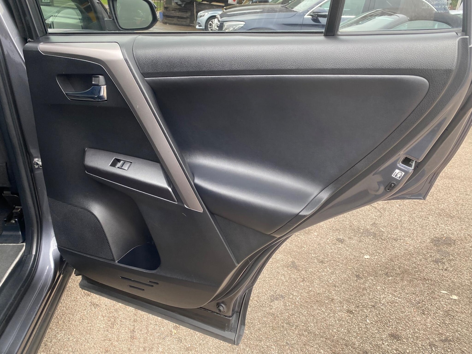 Used Toyota RAV4 2016 for sale - 76226382: Photo 22