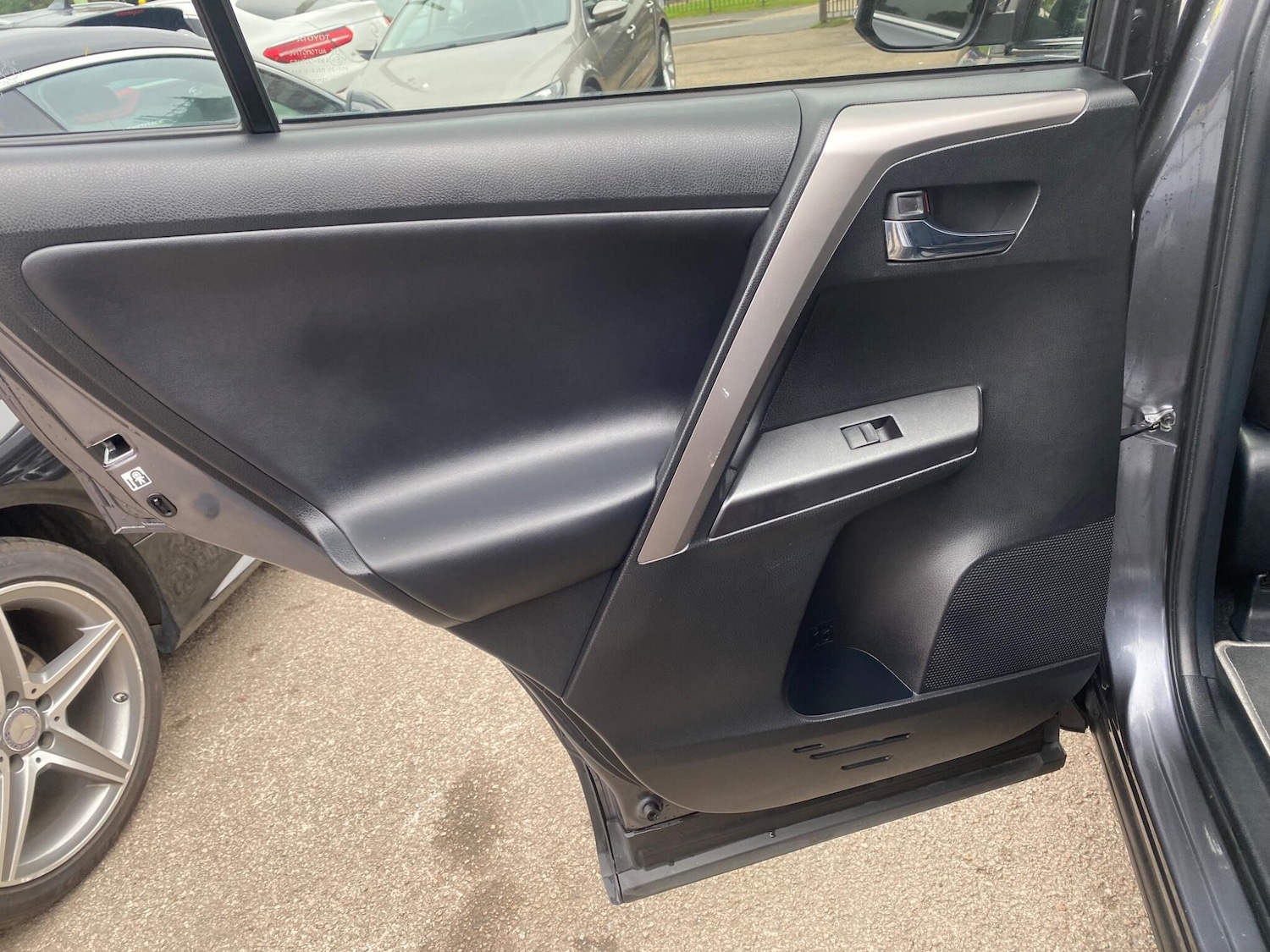 Used Toyota RAV4 2016 for sale - 76226382: Photo 24