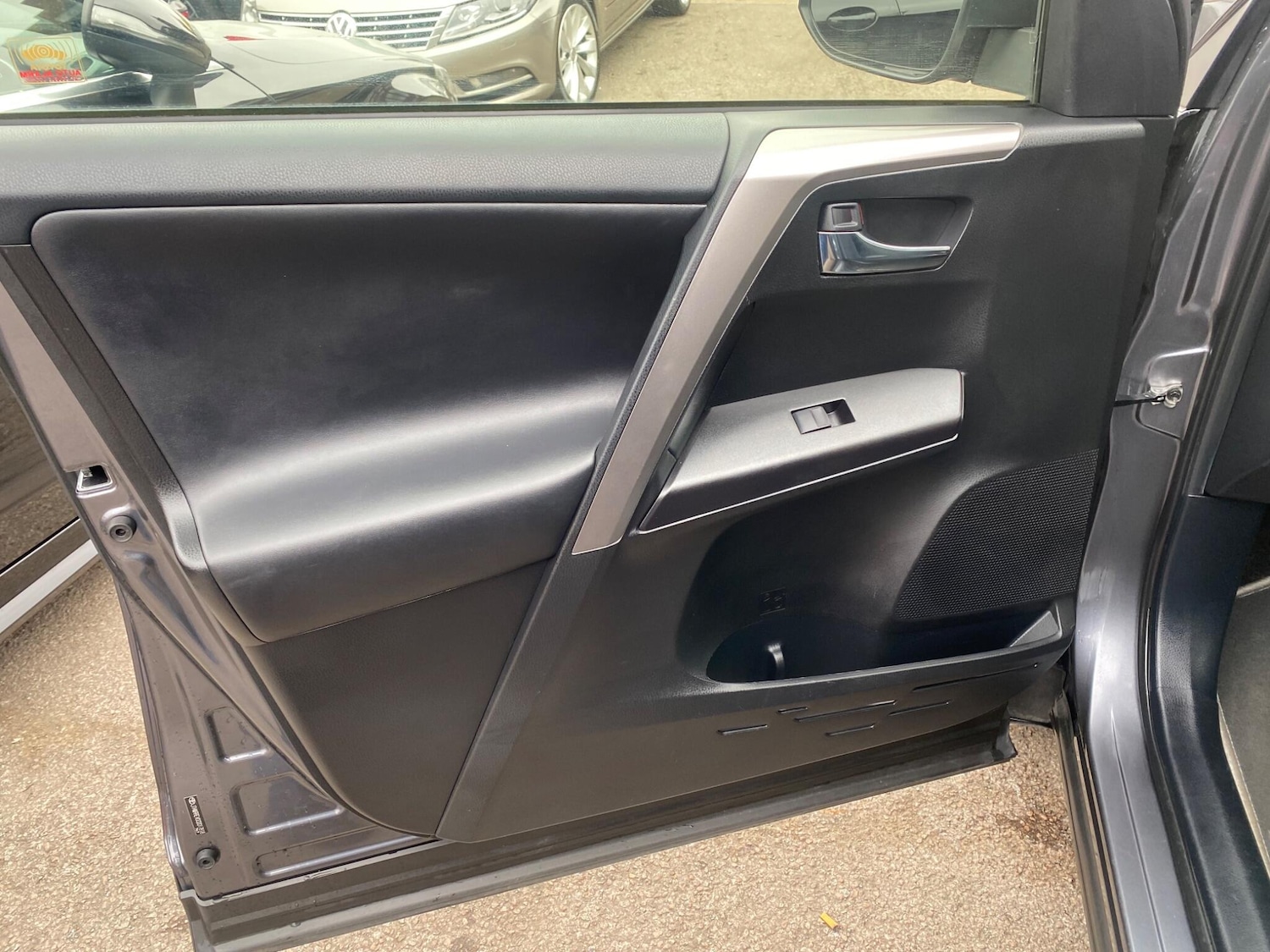 Used Toyota RAV4 2016 for sale - 76226382: Photo 26