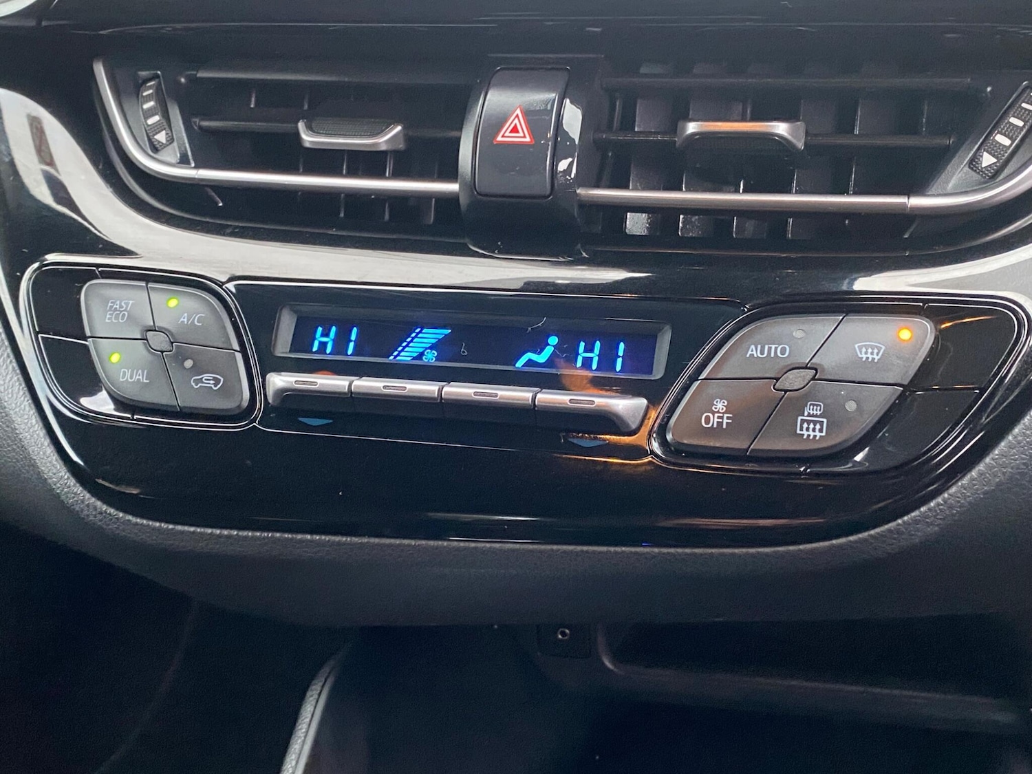 Used Toyota C-HR 2018 for sale - 77143565: Photo 14