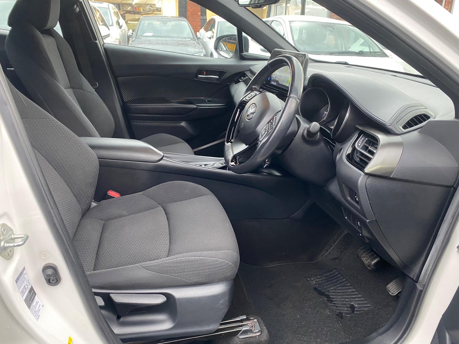 Used Toyota C-HR 2018 for sale - 77143565: Photo 8