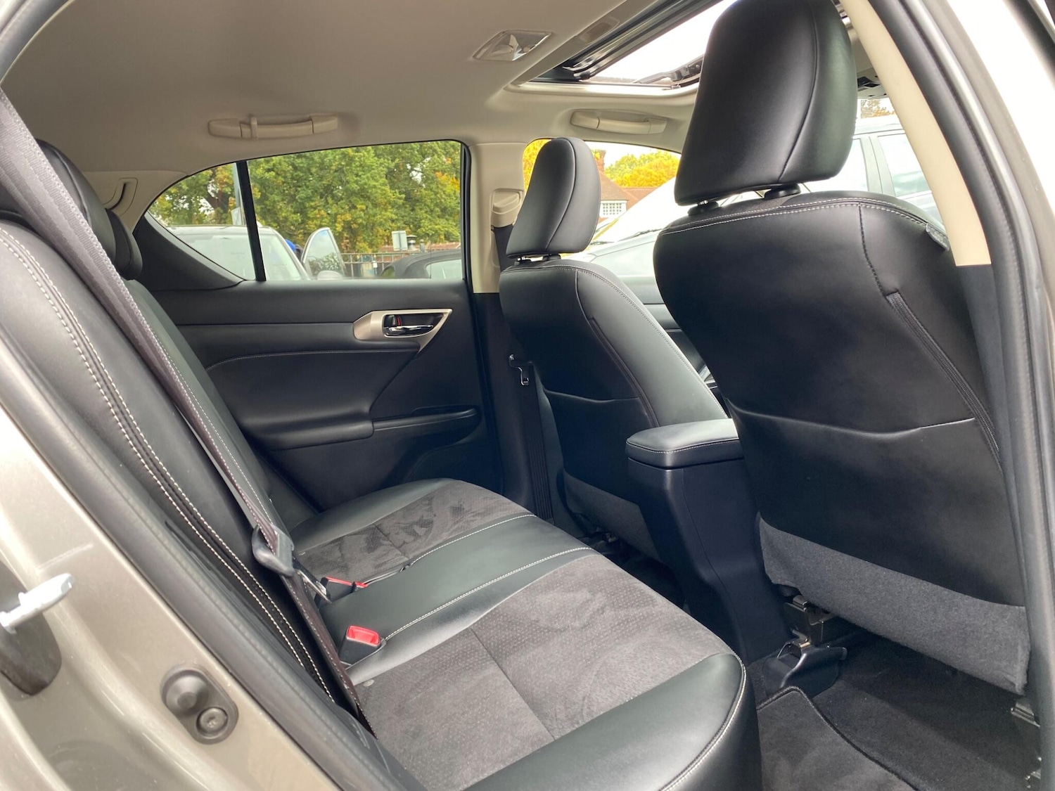 Used Lexus CT 2015 for sale - 76213845: Photo 32