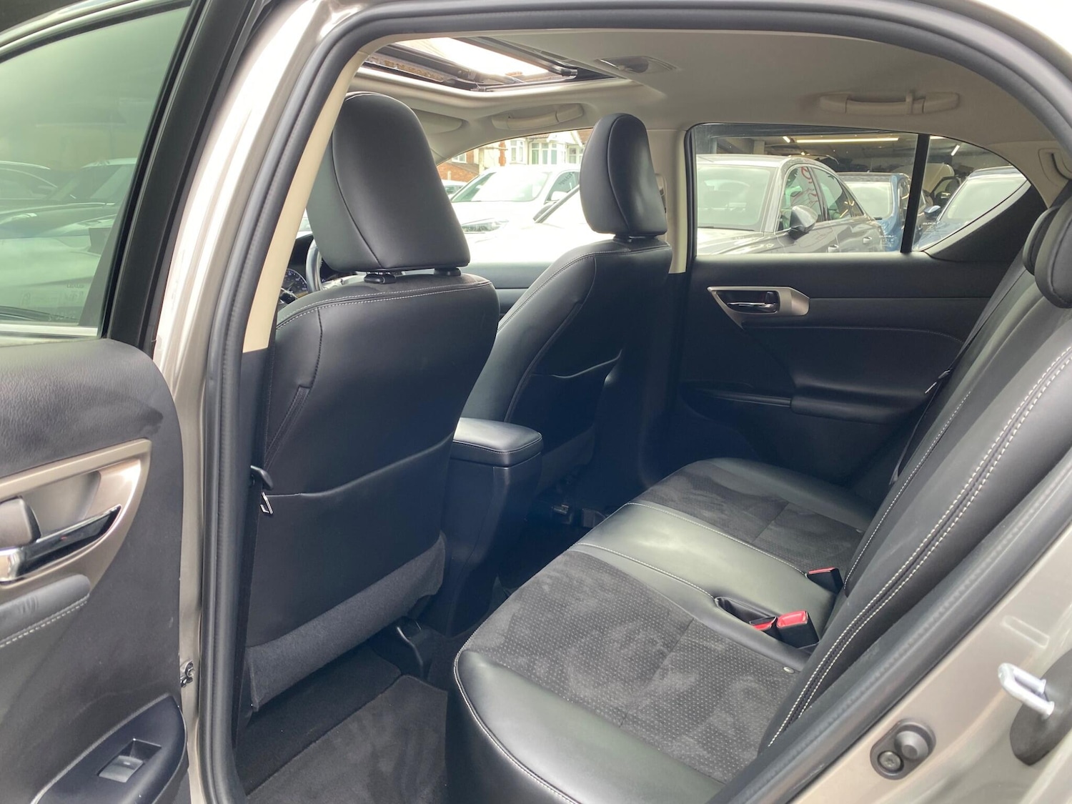 Used Lexus CT 2015 for sale - 76213845: Photo 34