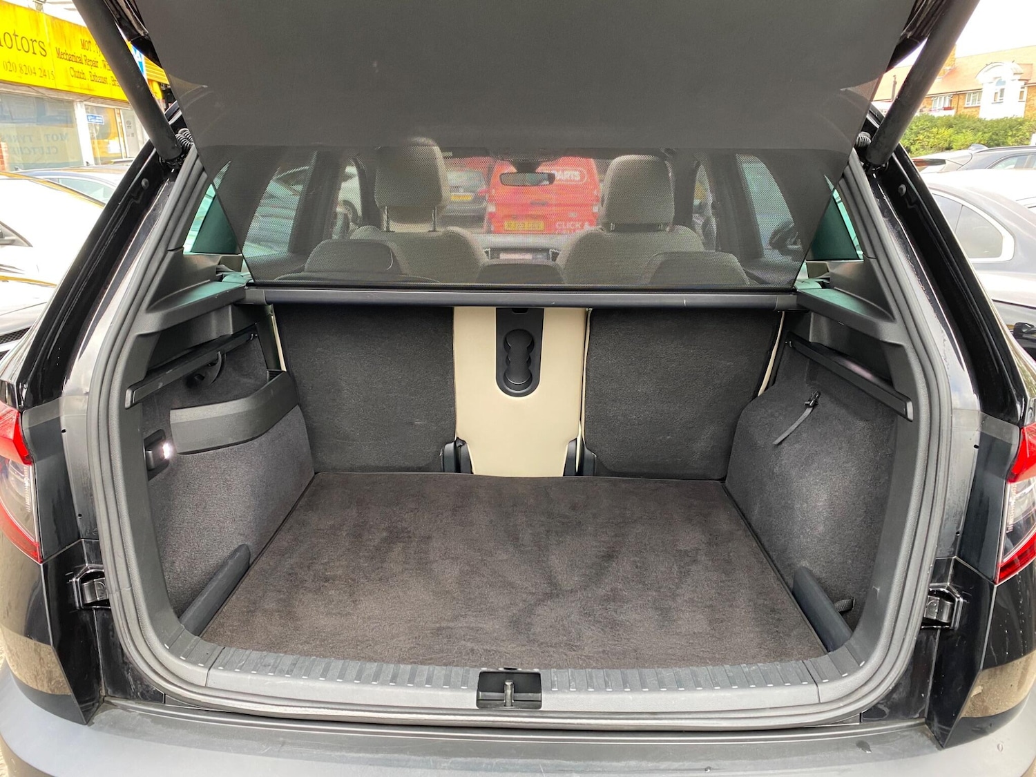 Used Skoda Karoq 2018 for sale - 76689155: Photo 43