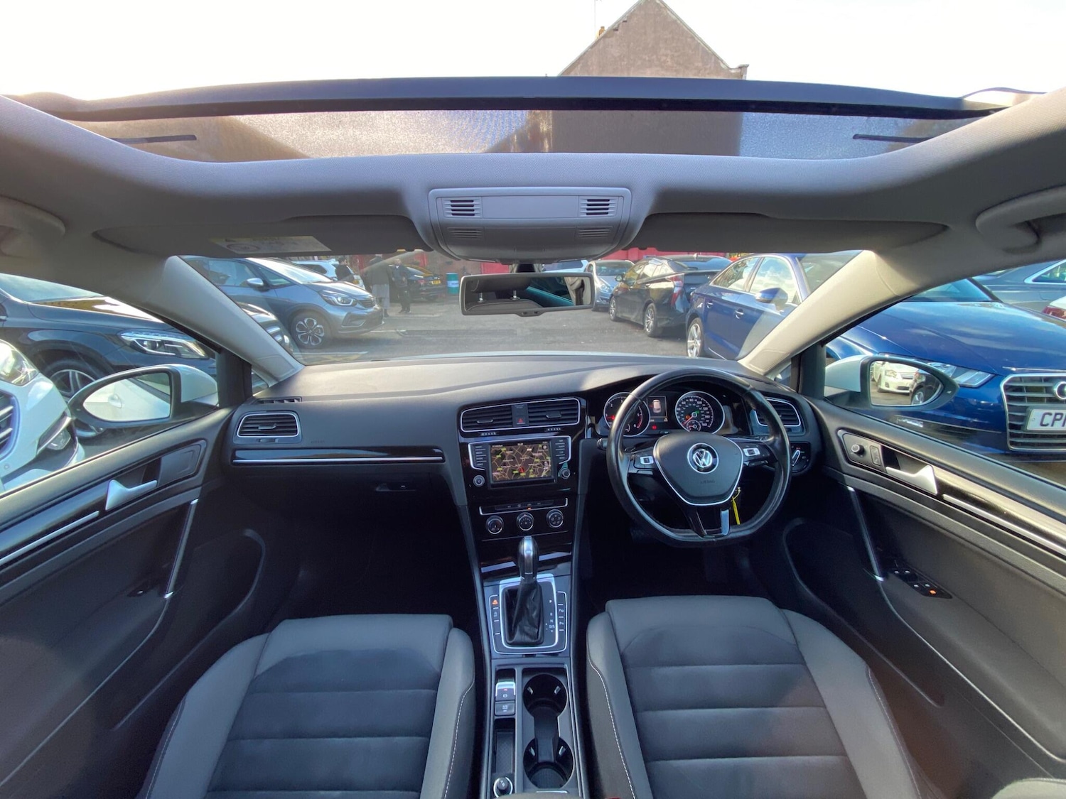 Used Volkswagen Golf 2016 for sale - 76388101: Photo 2