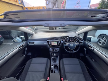 Used Volkswagen Touran 2017 for sale - 79362528: Photo