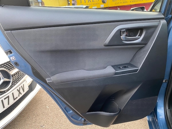 Used Toyota Auris 2015 for sale - 75601584: Photo 30