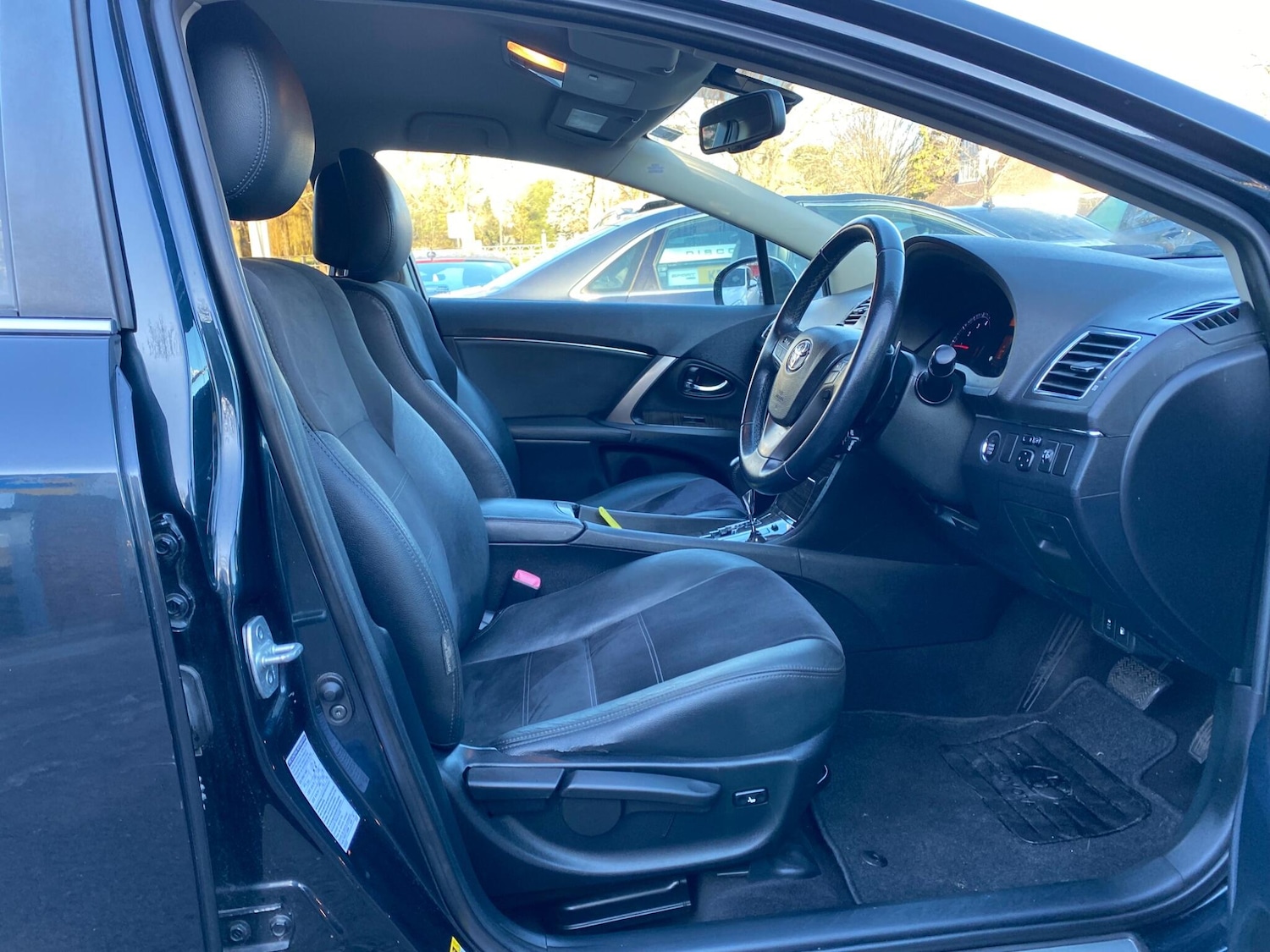 Used Toyota Avensis 2013 for sale - 77097443: Photo 17