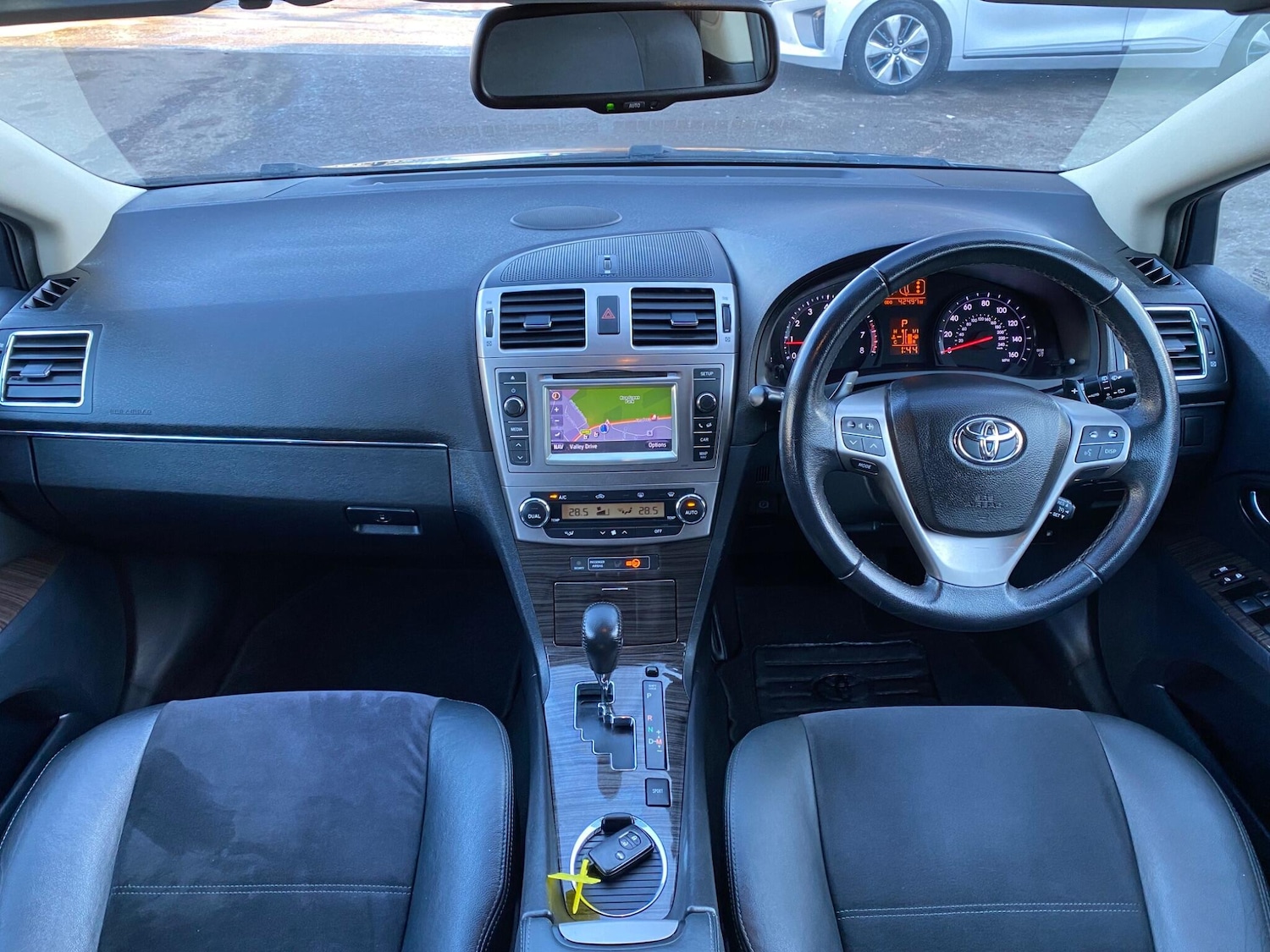 Used Toyota Avensis 2013 for sale - 77097443: Photo 2