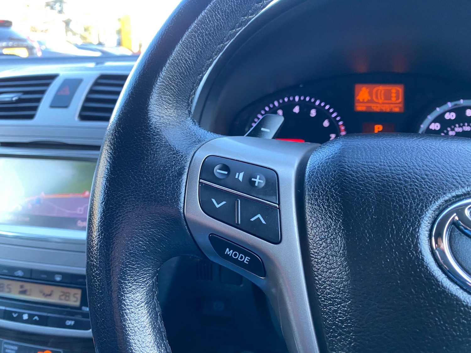 Used Toyota Avensis 2013 for sale - 77097443: Photo 27