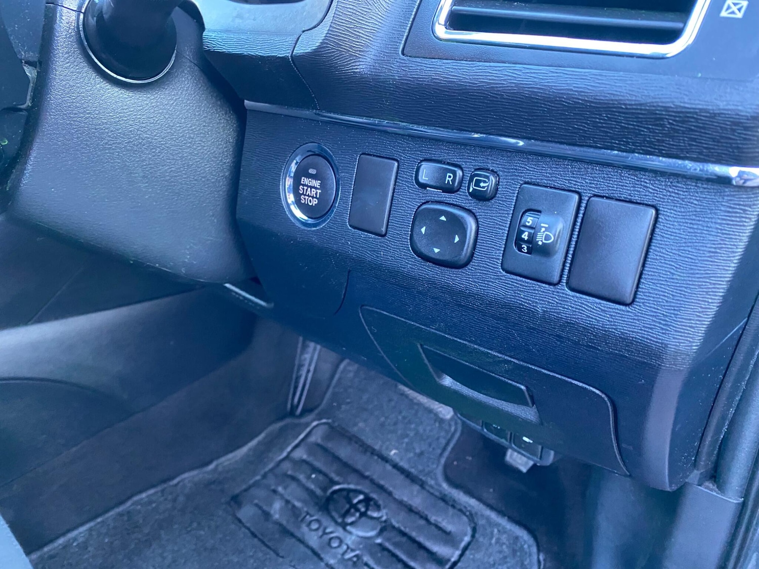 Used Toyota Avensis 2013 for sale - 77097443: Photo 29