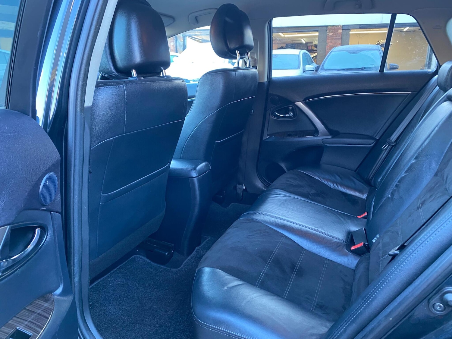 Used Toyota Avensis 2013 for sale - 77097443: Photo 33