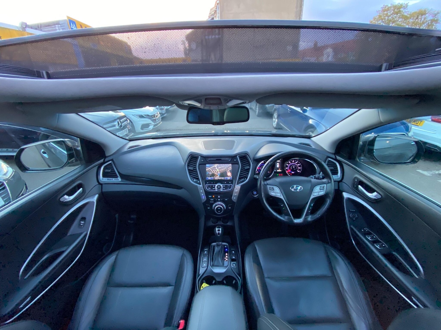 Used Hyundai Santa Fe 2015 for sale - 76370445: Photo 2