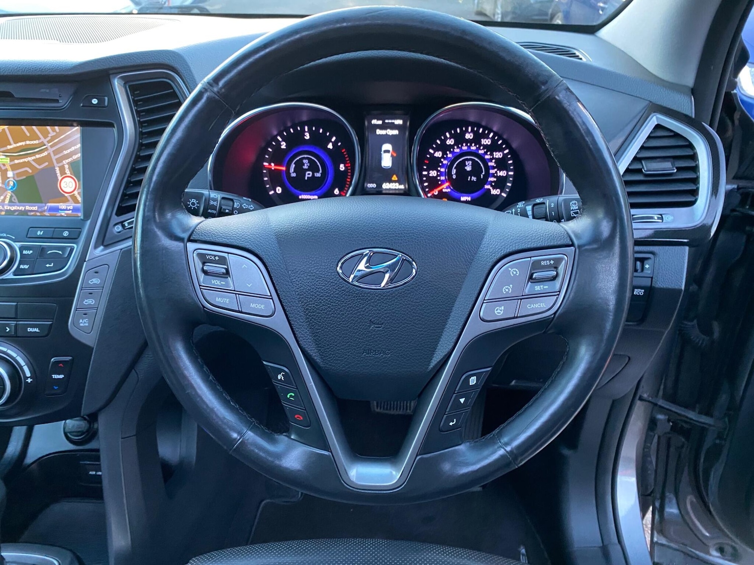 Used Hyundai Santa Fe 2015 for sale - 76370445: Photo 24