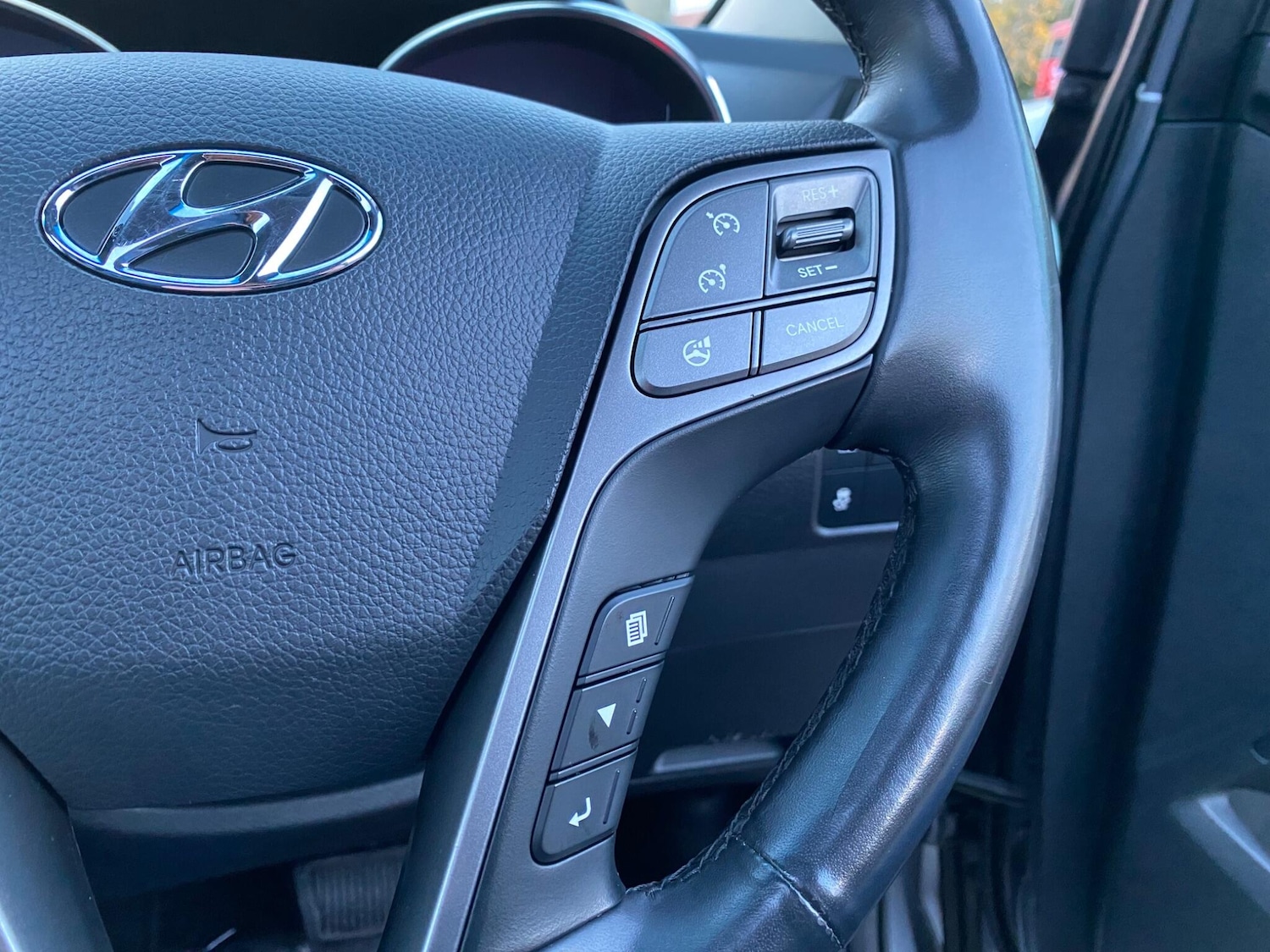 Used Hyundai Santa Fe 2015 for sale - 76370445: Photo 28
