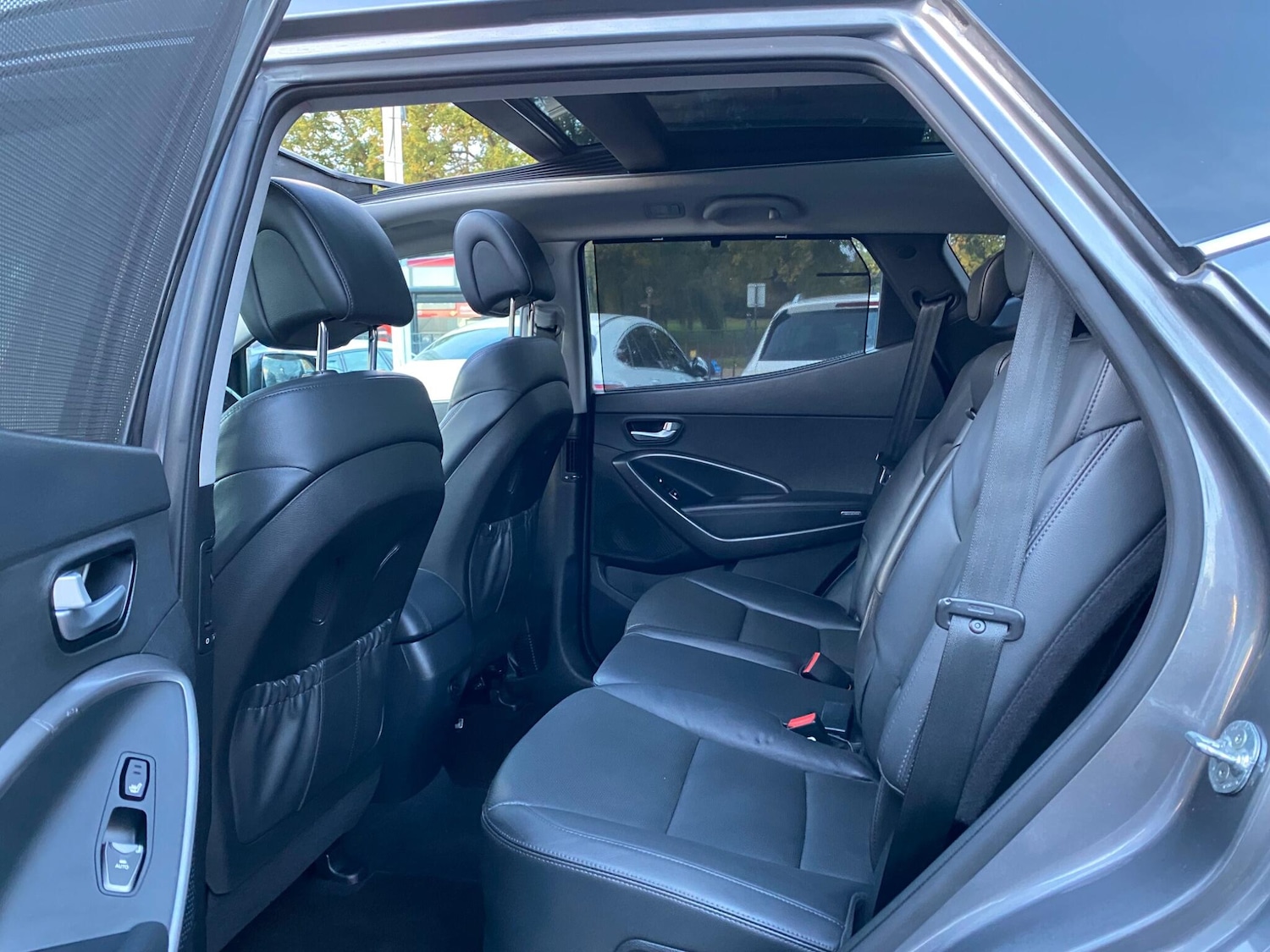 Used Hyundai Santa Fe 2015 for sale - 76370445: Photo 39