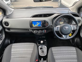 Used Toyota Yaris 2016 for sale - 76472901: Photo