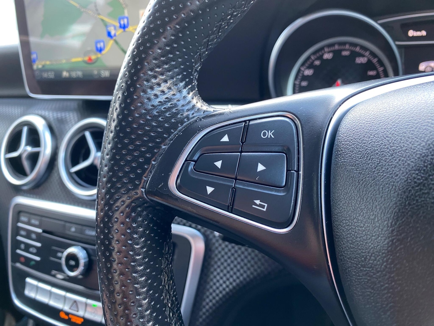 Used Mercedes-Benz A-Class 2015 for sale - 76099251: Photo 23