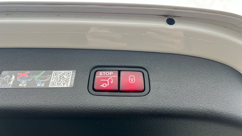 Used Mercedes-Benz GLC 2024 for sale - 76575233: Photo 28