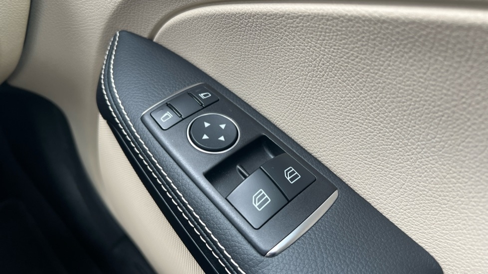 Used Mercedes-Benz SLC 2017 for sale - 76452359: Photo 30