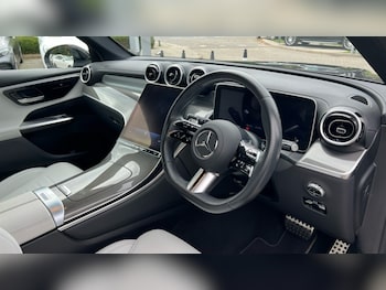 Used Mercedes-Benz GLC 2023 for sale - 76297548: Photo 3