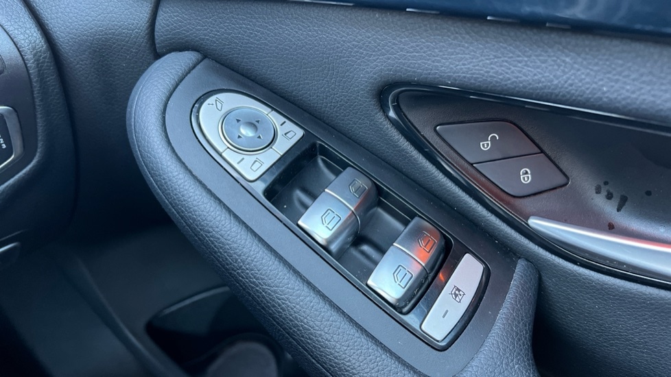 Used Mercedes-Benz C Class 2019 for sale - 76668170: Photo 30