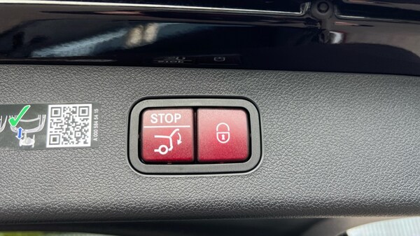 Used Mercedes-Benz E-Class 2025 for sale - 75472552: Photo 32