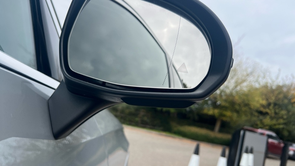 Used Mercedes-Benz GLC 2024 for sale - 76390061: Photo 31