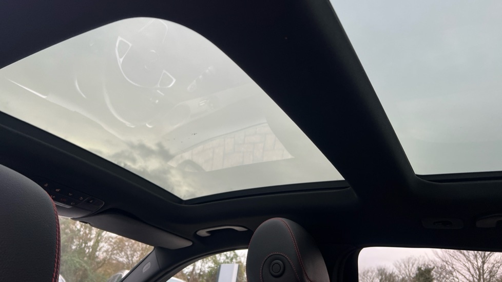 Used Mercedes-Benz GLC 2019 for sale - 76826717: Photo 32