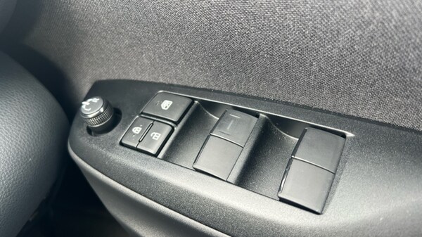 Used Toyota Yaris 2023 for sale - 76130901: Photo 25