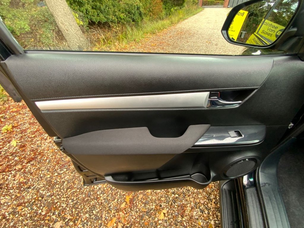 Used Toyota Hilux 2023 for sale - 76245457: Photo 11