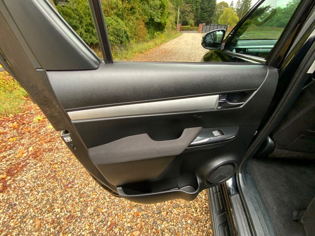 Used Toyota Hilux 2023 for sale - 76245457: Photo 14