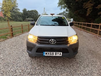 Used Toyota Hilux 2018 for sale - 79655604: Photo