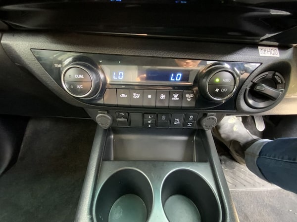 Used Toyota Hilux 2022 for sale - 75565114: Photo 29