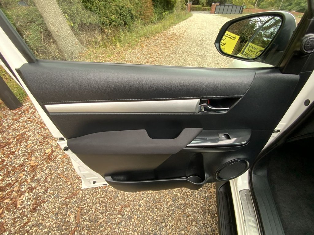 Used Toyota Hilux 2023 for sale - 77369329: Photo 19