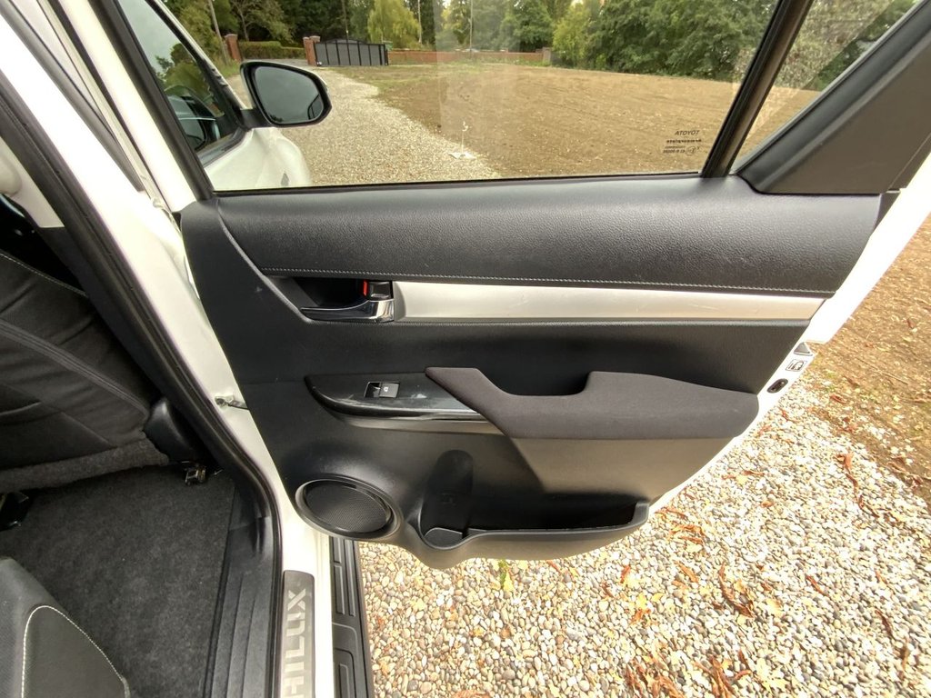 Used Toyota Hilux 2023 for sale - 77369329: Photo 26