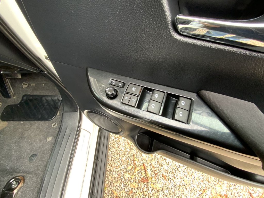 Used Toyota Hilux 2023 for sale - 77369329: Photo 28