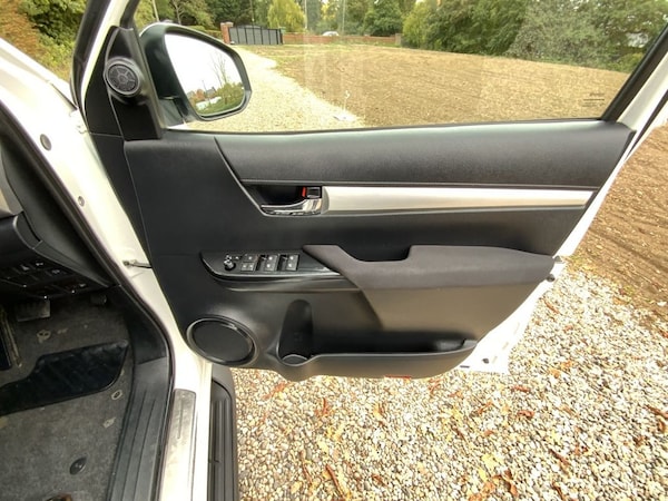Used Toyota Hilux 2023 for sale - 76273929: Photo 29