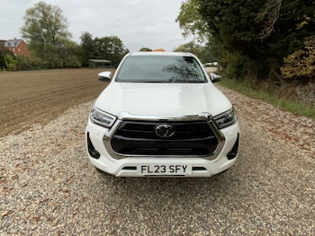 Used Toyota Hilux 2023 for sale - 76273929: Photo 2