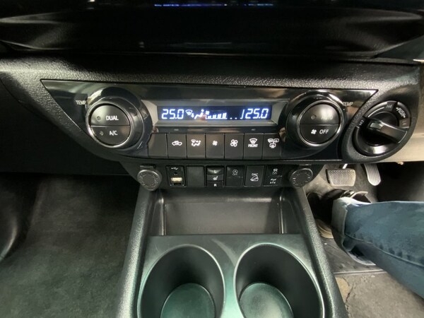 Used Toyota Hilux 2023 for sale - 76273929: Photo 39