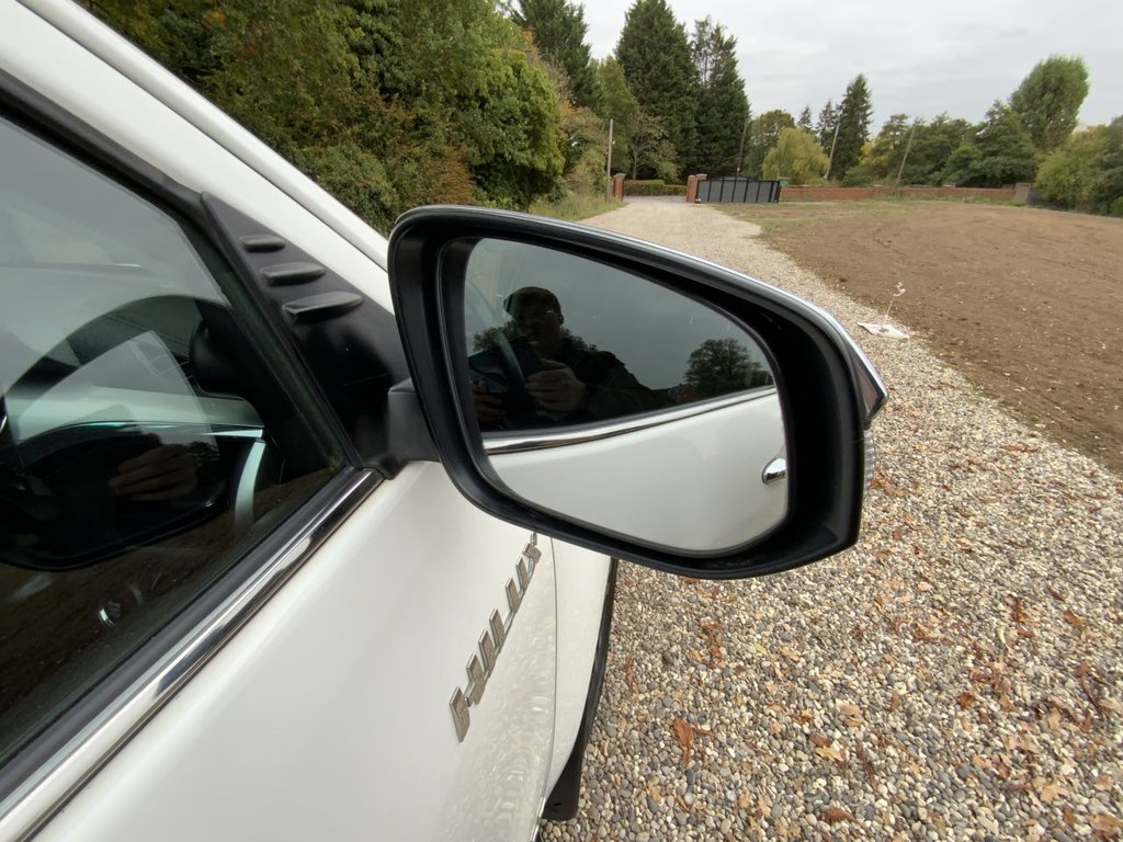 Used Toyota Hilux 2023 for sale - 76273929: Photo 47