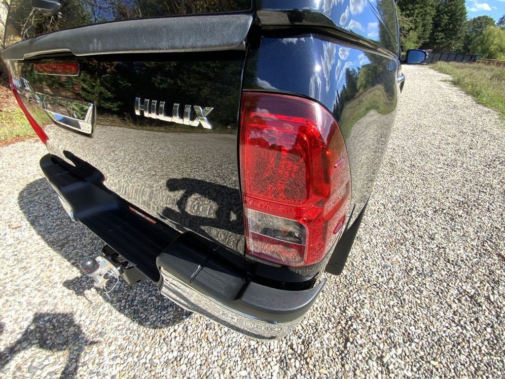 Used Toyota Hilux 2023 for sale - 75553980: Photo 23