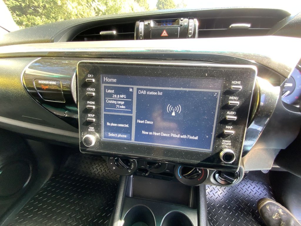 Used Toyota Hilux 2023 for sale - 75553980: Photo 25