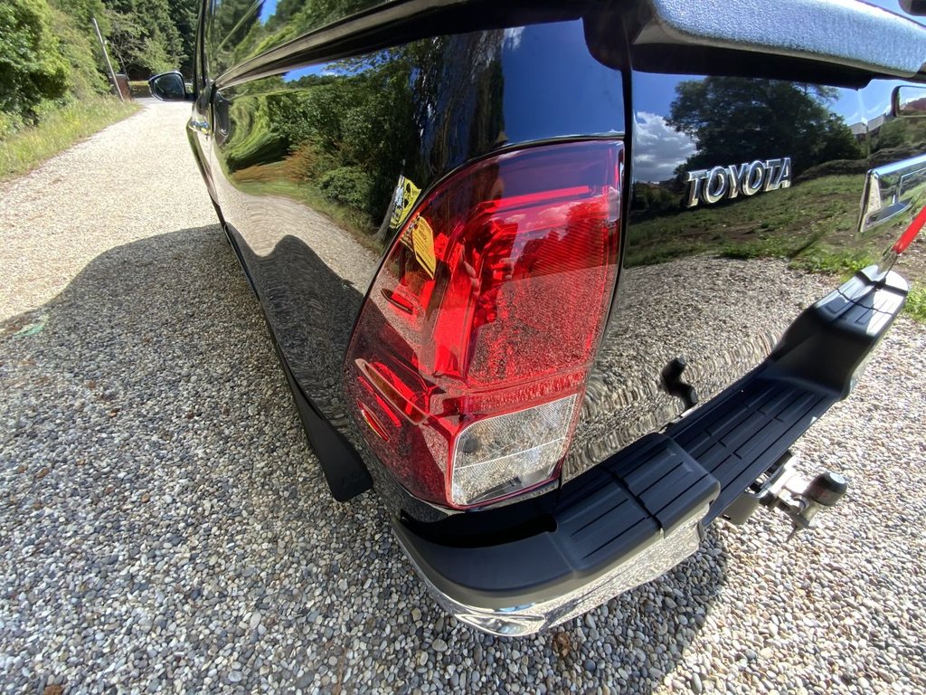 Used Toyota Hilux 2023 for sale - 75553980: Photo 26