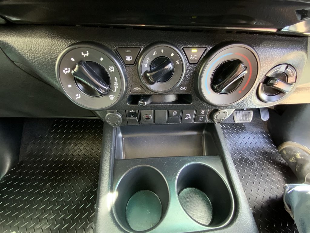 Used Toyota Hilux 2023 for sale - 75553980: Photo 32