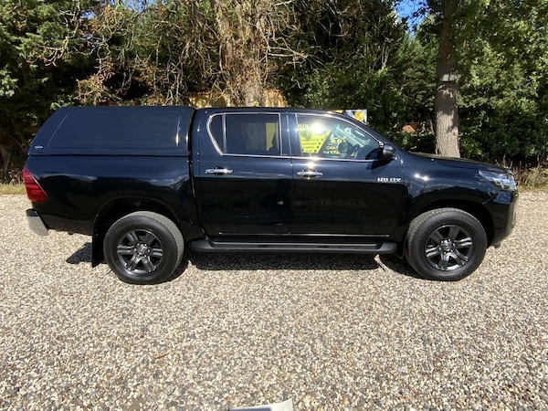 Used Toyota Hilux 2023 for sale - 75553980: Photo 3
