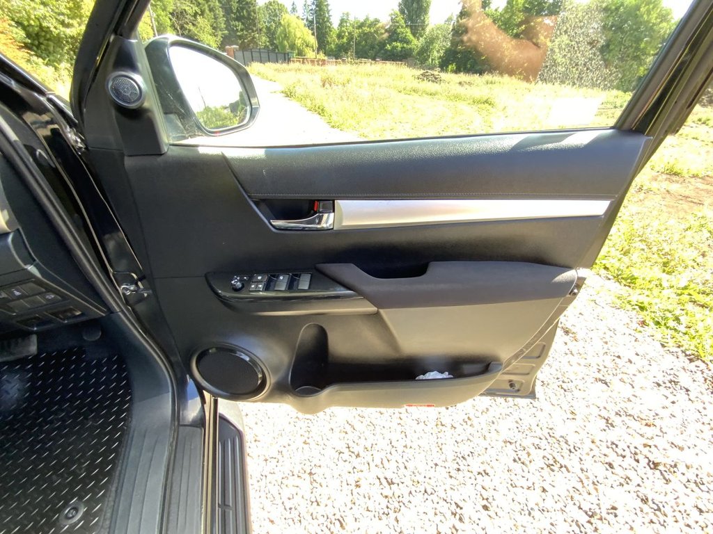 Used Toyota Hilux 2023 for sale - 75553980: Photo 41